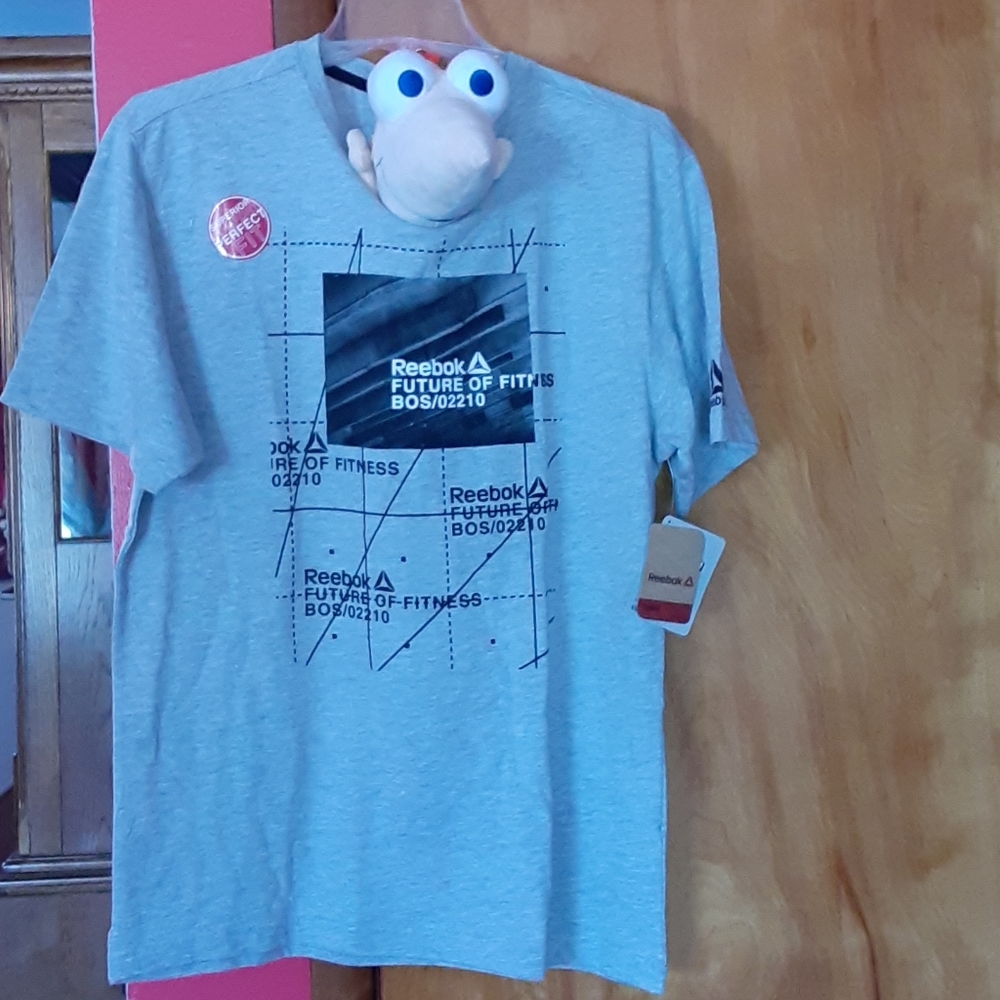 REEBOK MEN GREY  TSHIRT NEW
